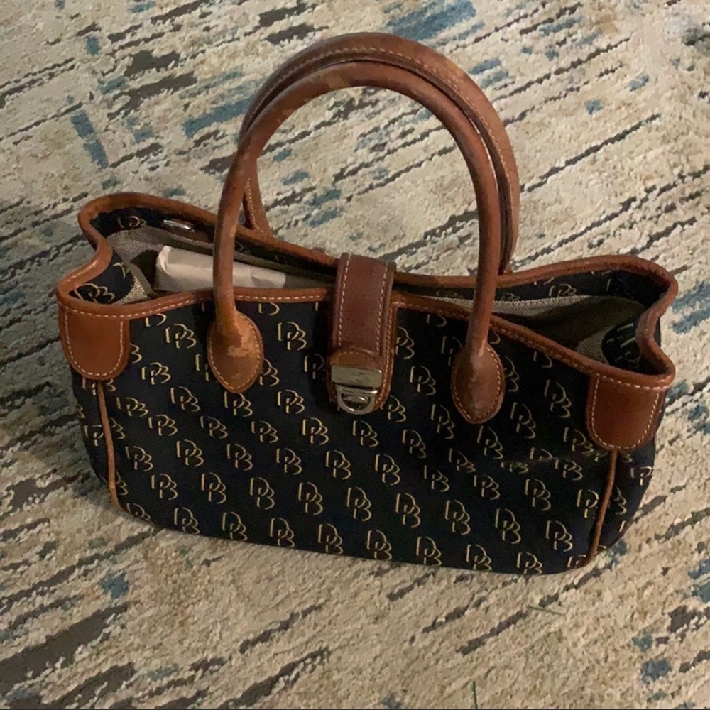 Dooney & Bourke Designer Bag 👜